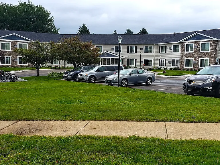 1401 & 1501 Crestview Dr #1401 — Photo 4