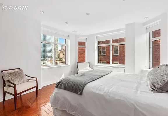 5th image of 188 E 76th St APT 8C