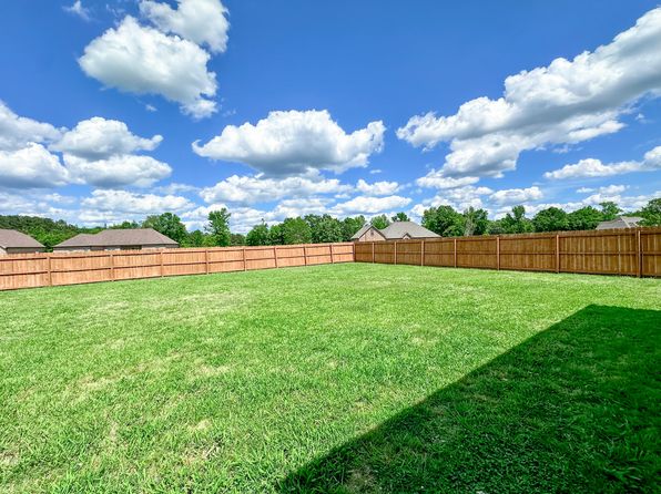 276 Sandstone Cir, Caledonia, MS 39740