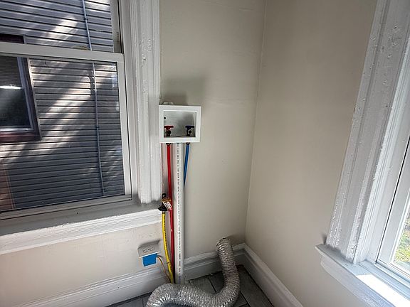 4th image of 858 S 17th St #1A