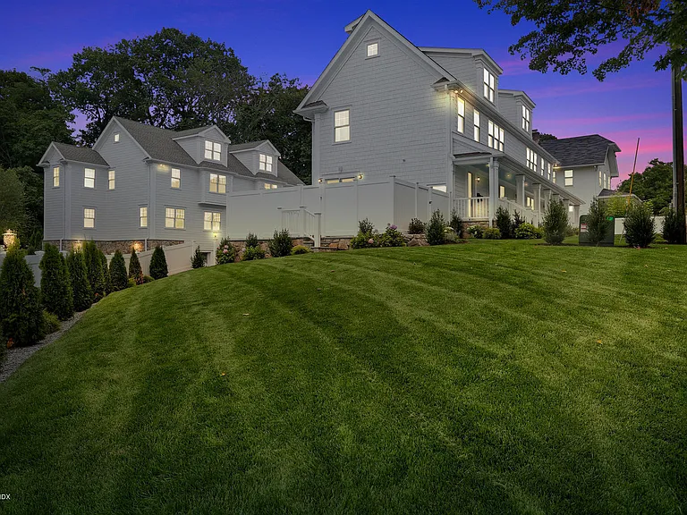 257 Bruce Park Ave #B — Photo 24