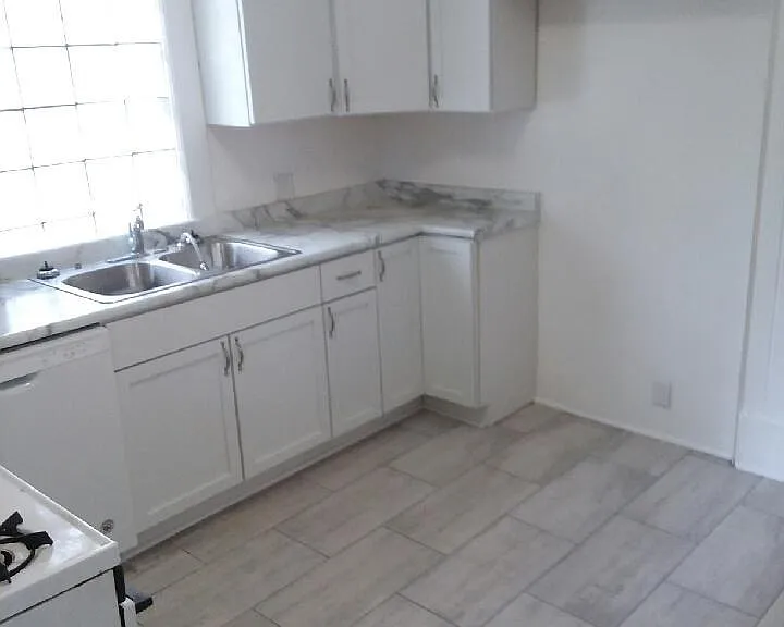 615 Locust St — Photo 5