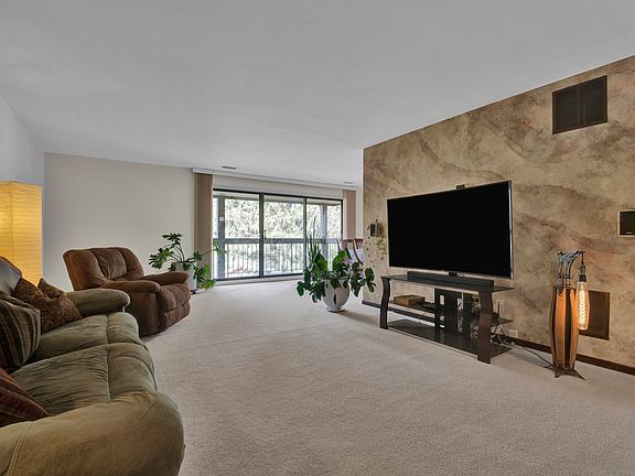 2nd image of 24 Sauk Trl APT 4
