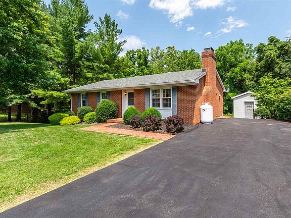3rd image of 18 Kenwood Dr