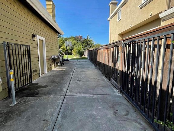 5th image of 649 Renaissance Avenue