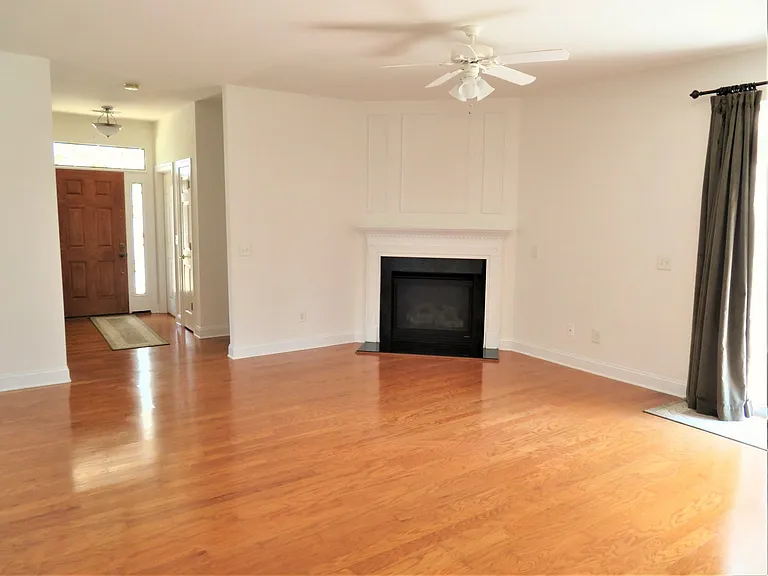 1023 Garden Club Way — Photo 3