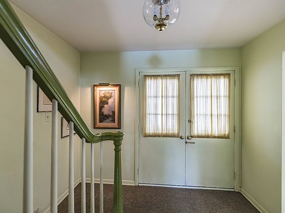 2nd image of 5029 Robinhood Ln
