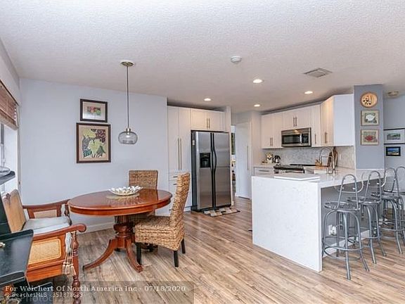 5th image of 1272 Bayview Cir
