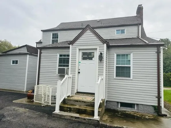32 Covert Ave, Stewart Manor, NY 11530