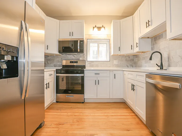5338 W Montrose Ave #2 — Photo 3
