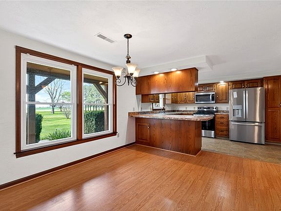 4th image of 7988 McCool Rd