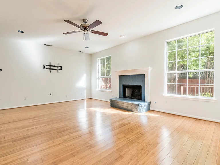 6911 Gentle Oak Dr — Photo 10