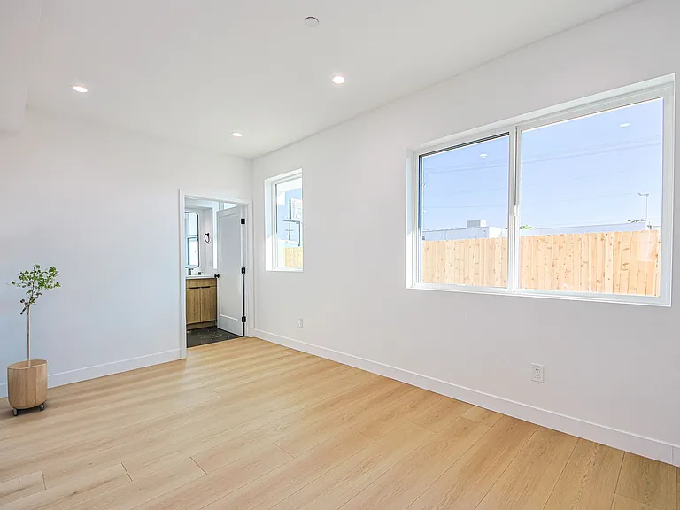 11730 Gilmore St — Photo 18