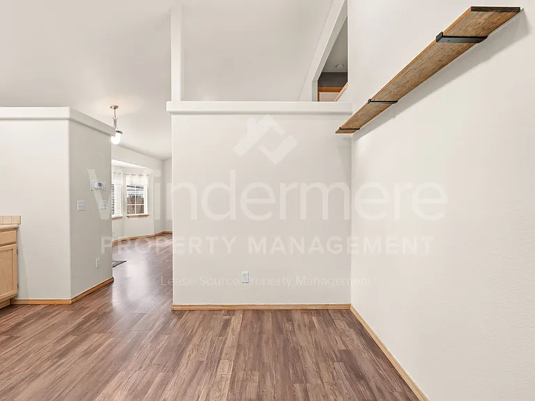909 E 1st Ave — Photo 19