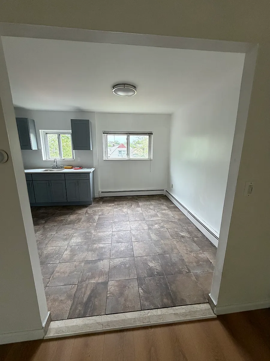 Building Photo - 347 Quincy Ave #2