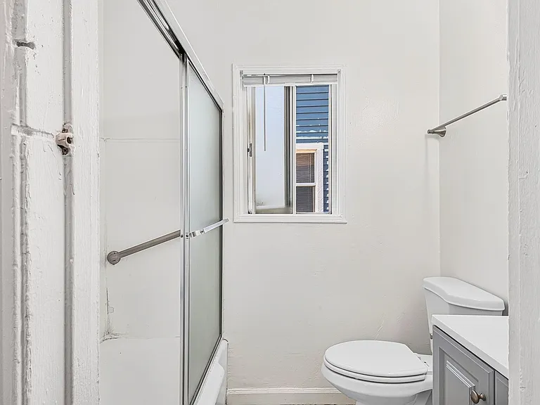 530 W 9th St — Photo 15