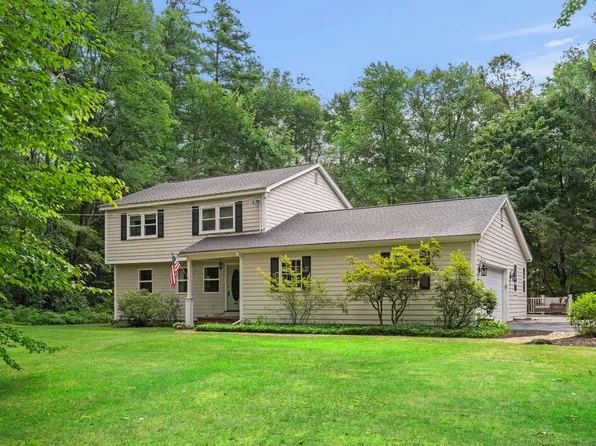 4 Edinburgh Drive, Bedford, NH 03110