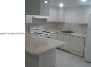 8290 Lake Dr APT 250, Doral, FL 33166