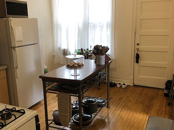 5th image of 1050 N Damen Ave APT 1R