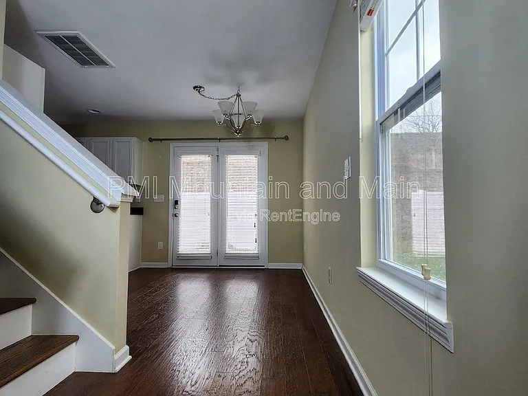 19 Barnett Shoals Dr — Photo 4