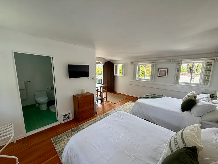 311 Amalfi Dr — Photo 24