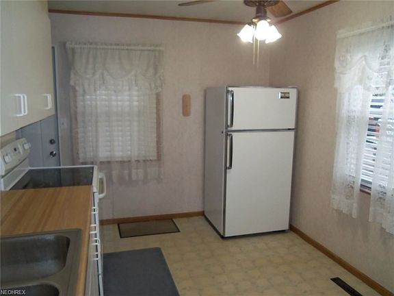 3rd image of 4416 Norfolk Ave