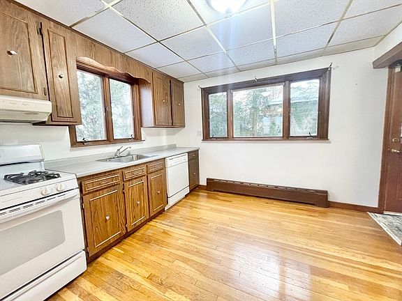 3rd image of 59 Riverview Rd