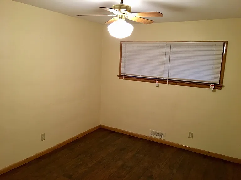 24500 Hilltop Dr — Photo 5