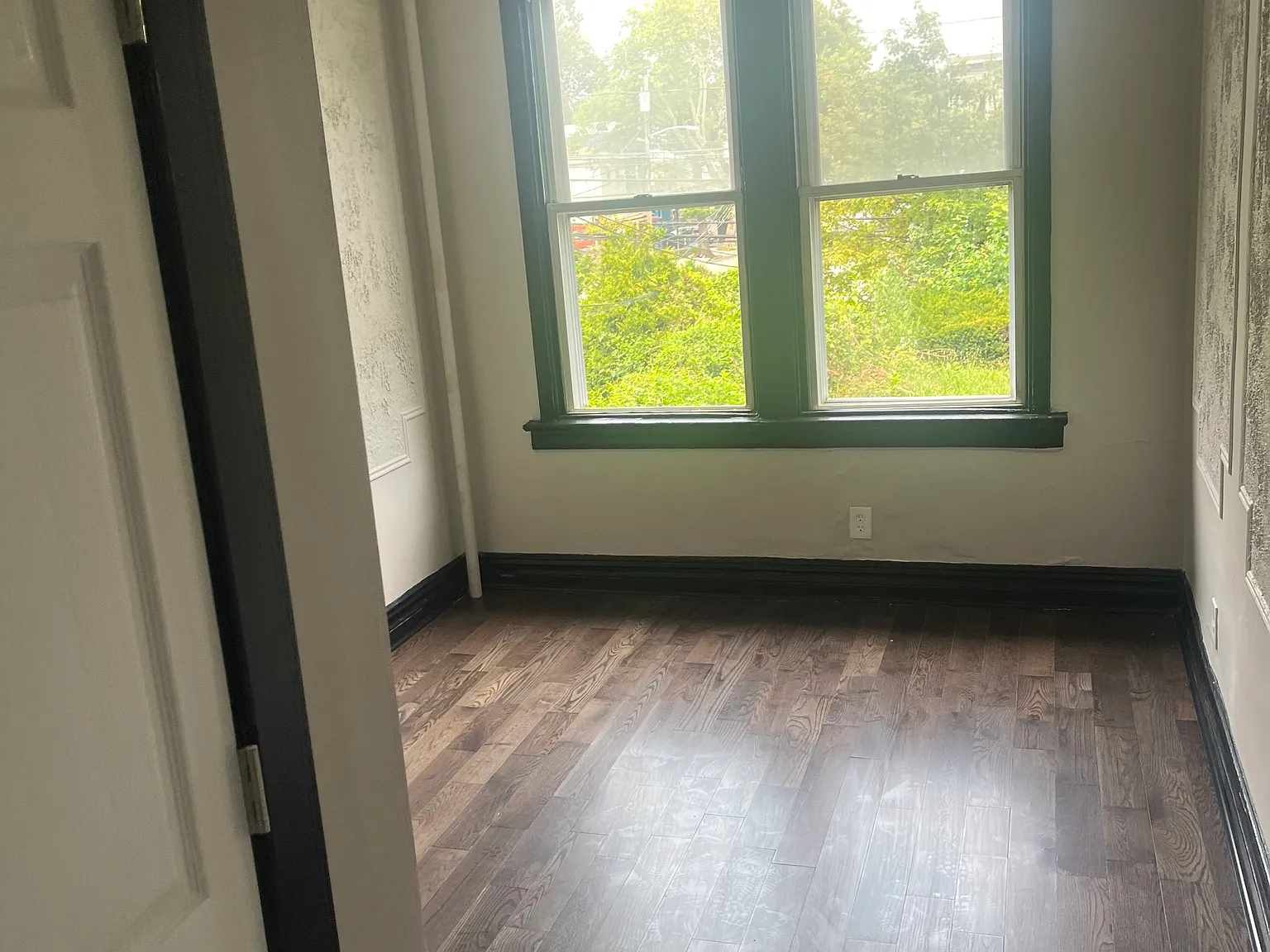 2 bed, 1975 sqft, $1,800 — Photo 2