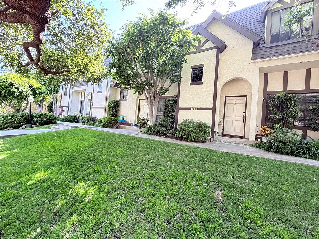 Building Photo - 511 S El Molino Ave
