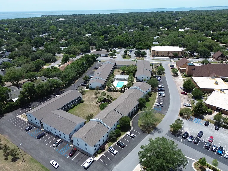 Breeze Apartments — Photo 7