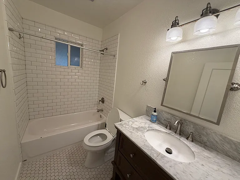 531 Elefa St — Photo 12