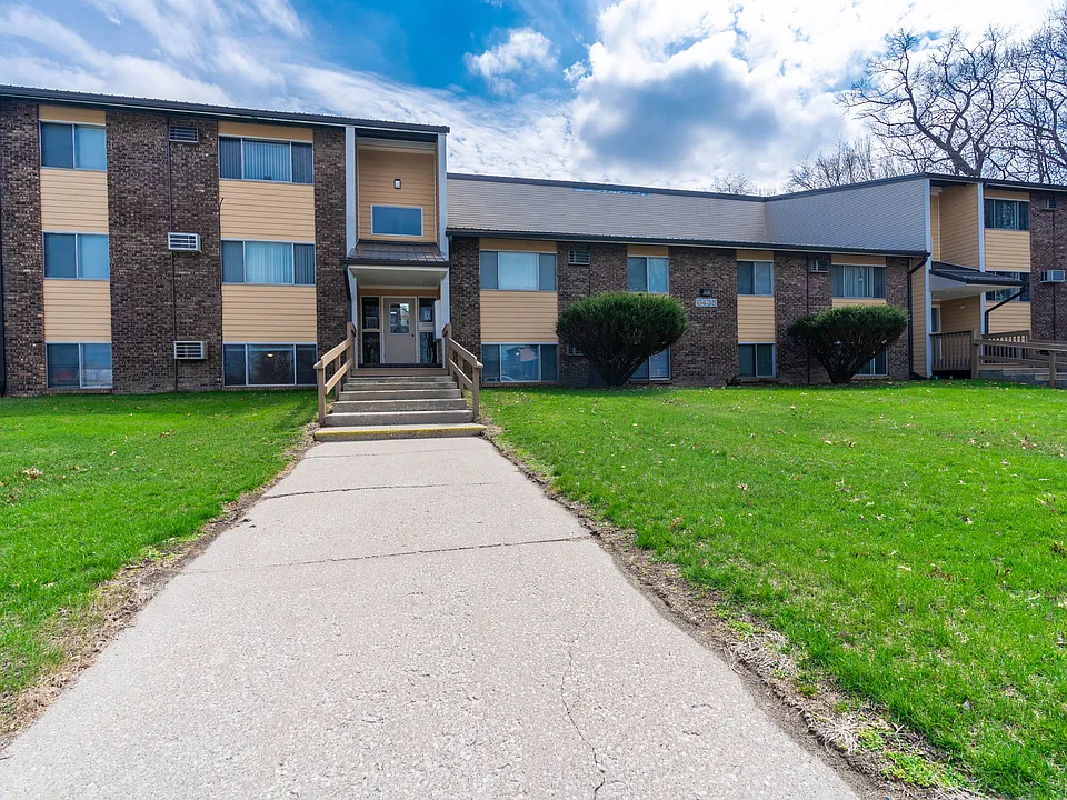 6465 Evergreen Ave #104