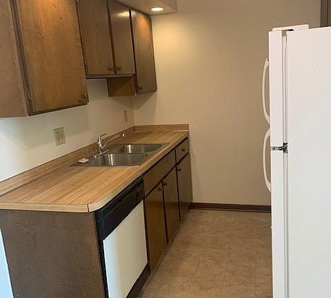 5th image of 245 S 48th St #2