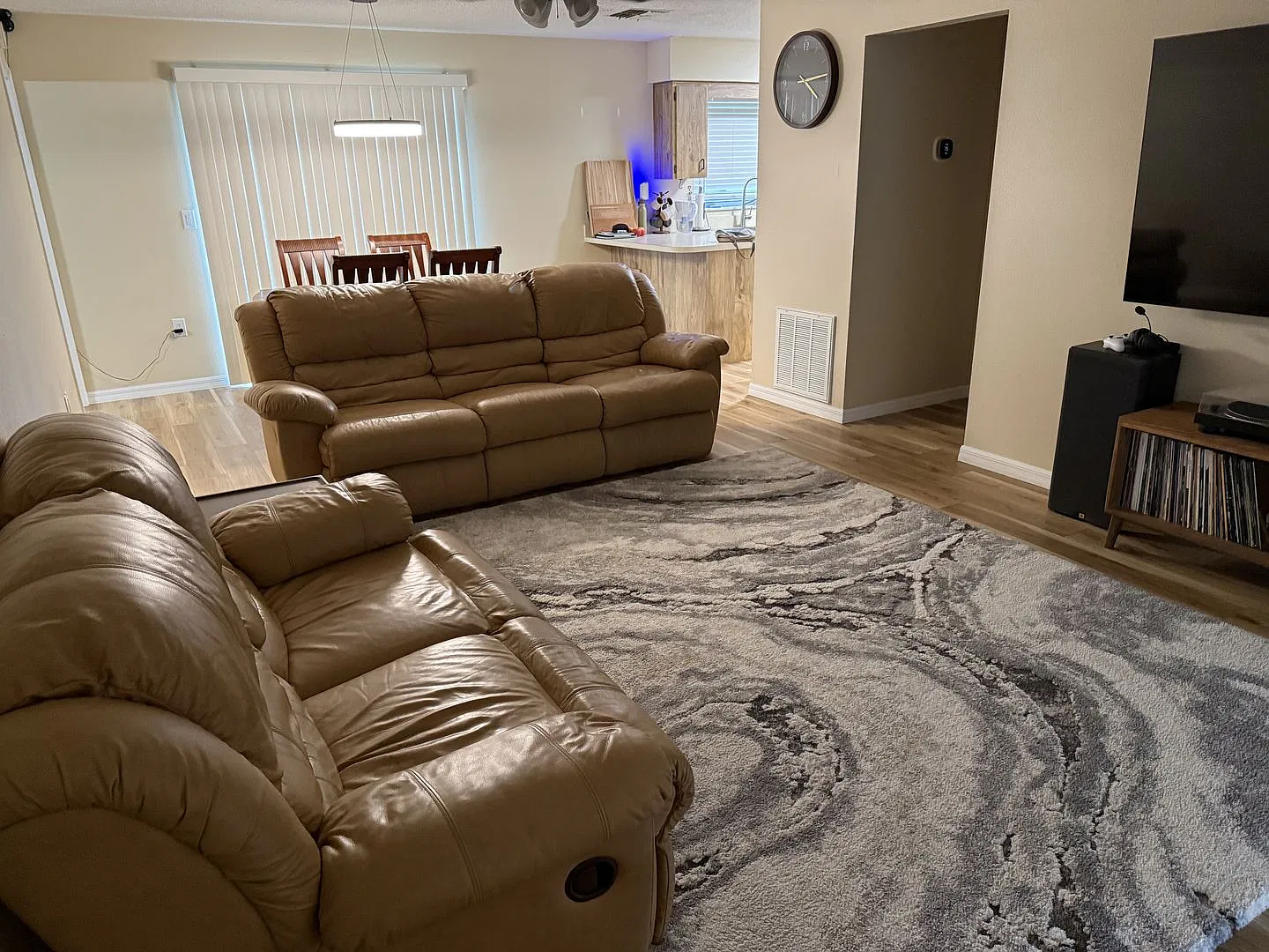 Beautifully Updated 2 bedroom Pool Home in a Great Location! — Photo 4
