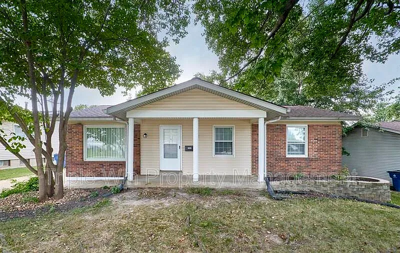 3 bed, 2.0 bath, 1189 sqft, $1,850 — Photo 2