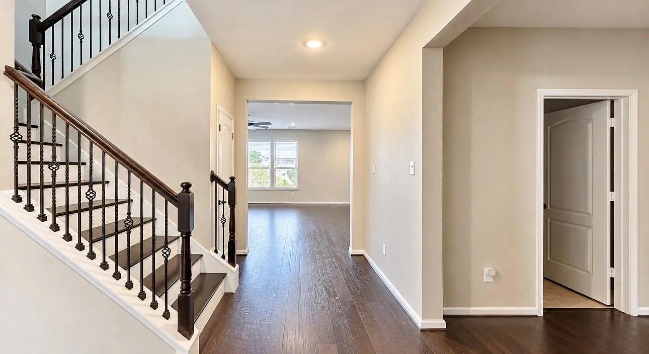 4 bed, 2.5 bath, 2933 sqft, $2,975 — Photo 4