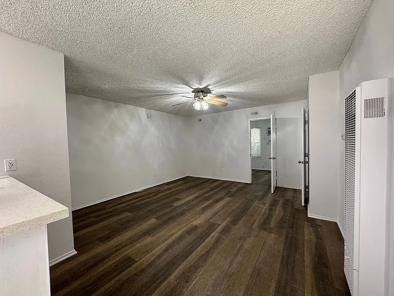 6736 Cleon Ave — Photo 3