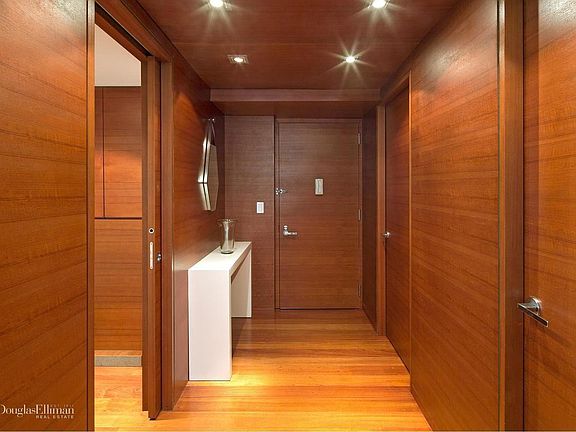 4th image of 240 E 47th St APT 37A