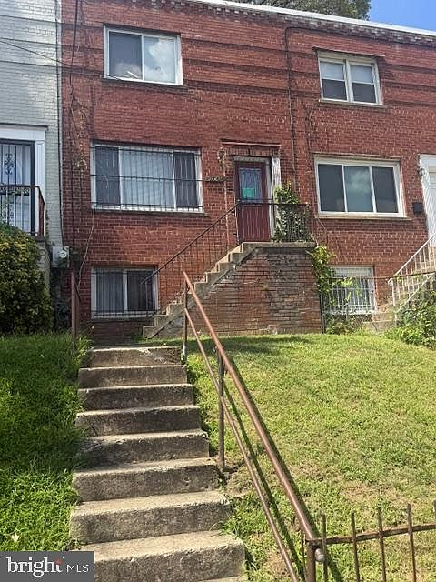 1st image of 2305 16th St SE