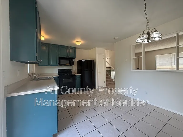 1520 Taft Ct — Photo 8