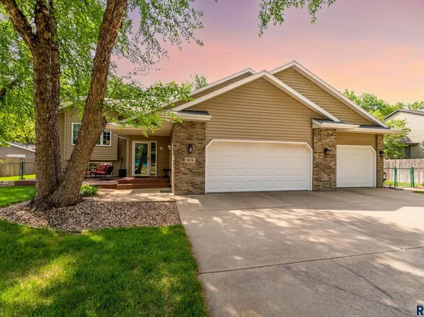 905 S Parkview Blvd, Brandon, SD 57005