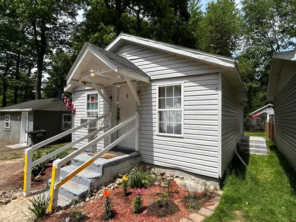 66476 Oak St, Dowagiac, MI 49047