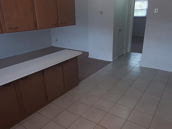 2nd image of 144 Lynwood Mnr #6
