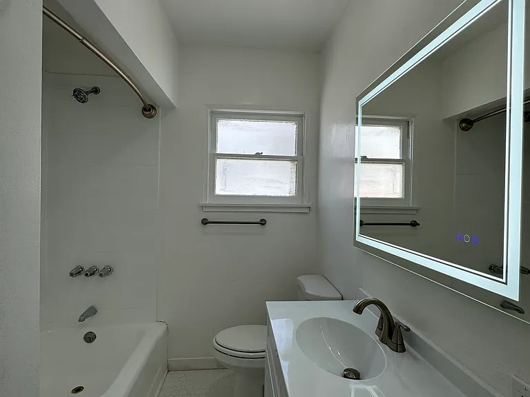 1401 Havenhurst Dr #6 — Photo 21