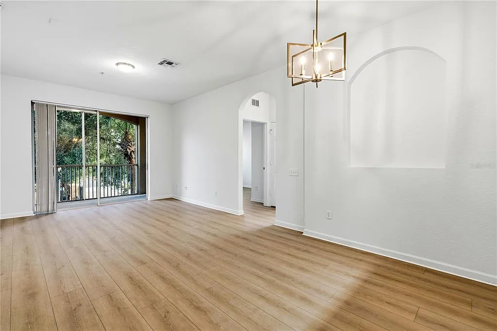 3 bed, 2.0 bath, 1247 sqft, $2,100 — Photo 2