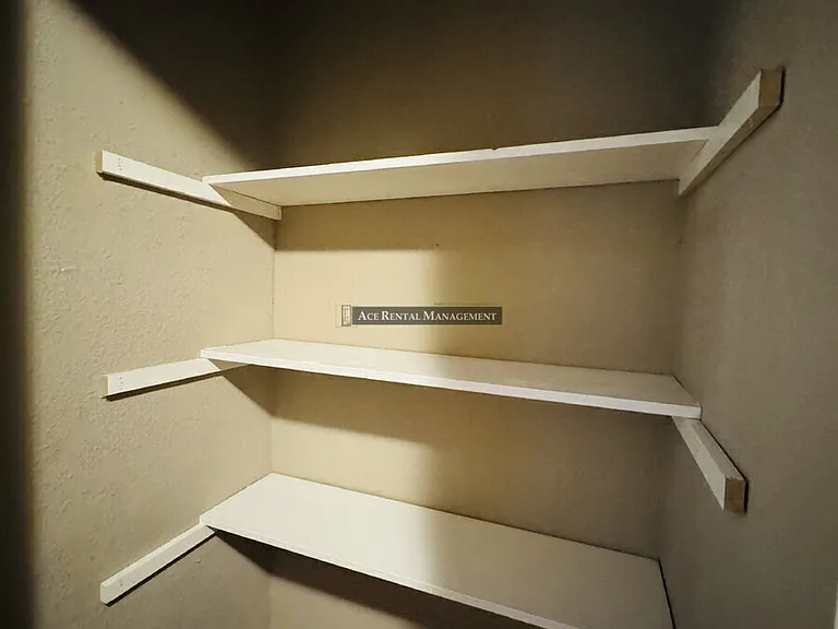 Pine Shadows Duplex Apartments — Photo 15
