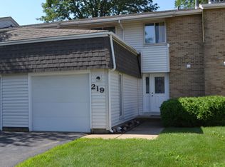 219 Diane Ln, Bolingbrook, IL 60440