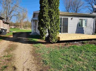 W9592 Lake Dr, Edgerton, WI 53534