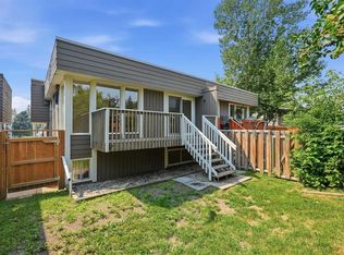 126 E McRae St #4, Okotoks, AB T1S1J4